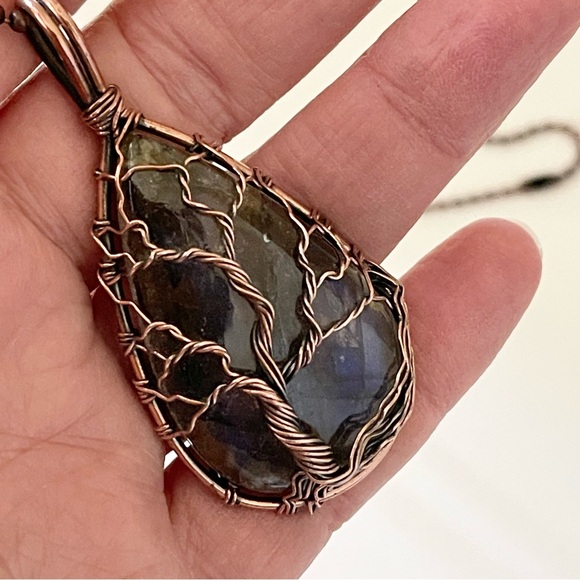 ARTISAN Labradorite Copper Wire Wrapped Tree of Life Pendant Necklace - Picture 4 of 13